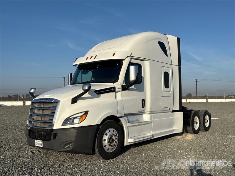 Freightliner Cascadia 126 6x4 T/A Sleeper Truck Tractor Vilcēji