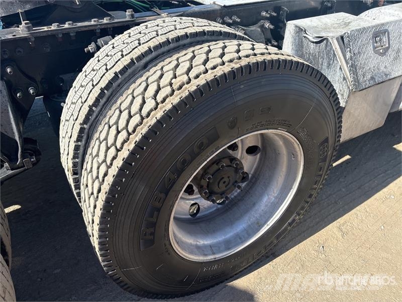 Freightliner Cascadia 126 6x4 T/A Sleeper Truck Tractor Motrici e Trattori Stradali