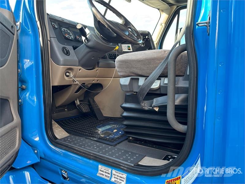 Freightliner Cascadia 125 6x4 T/A Sleeper Truck Tractor وحدات الجر