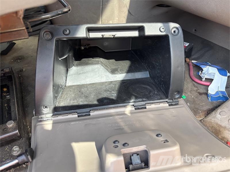 Freightliner Cascadia 125 6x4 Roll-Off Truck (Inoperable) شاحنات لوادر