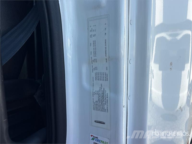 Freightliner Cascadia 126 6x4 T/A Sleeper Truck Tractor 트랙터 유닛