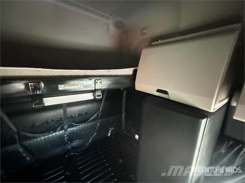 Freightliner Cascadia 126 6x4 T/A Sleeper Truck Tractor Tractor Units