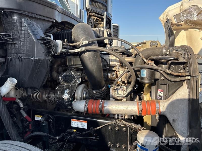 Freightliner Cascadia 126 6x4 T/A Sleeper Truck Tractor Nyergesvontatók