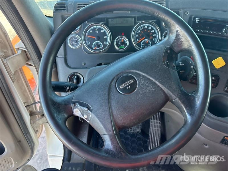 Freightliner Cascadia 125 6x2 T/A Sleeper Truck Tractor Vilcēji