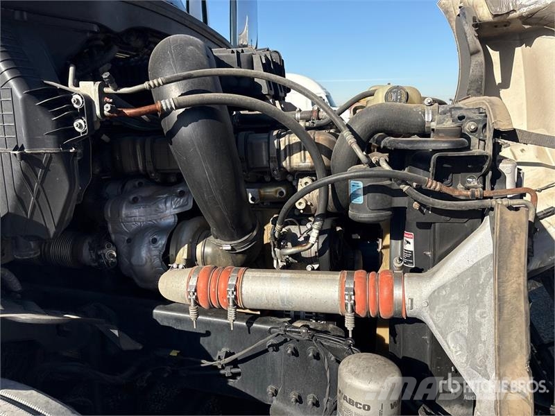 Freightliner Cascadia 126 6x4 T/A Sleeper Truck Tractor 트랙터 유닛