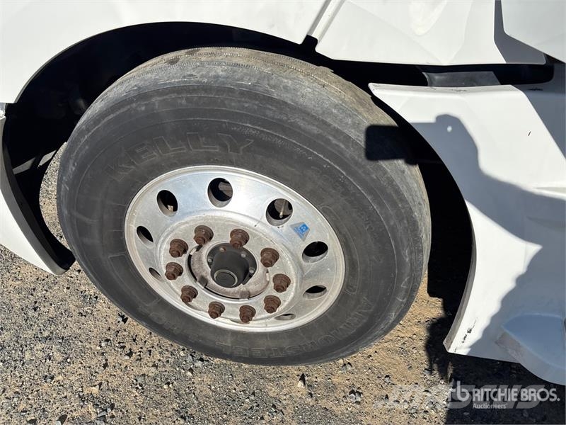 Freightliner Cascadia 126 6x4 T/A Sleeper Truck Tractor Седельные тягачи