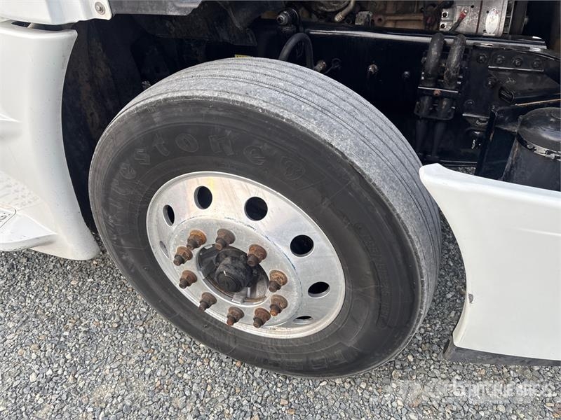 Freightliner Cascadia 125 6x4 T/A Sleeper Truck Tractor Vilcēji