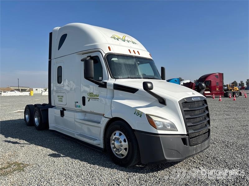 Freightliner Cascadia 126 6x4 T/A Sleeper Truck Tractor Vilcēji