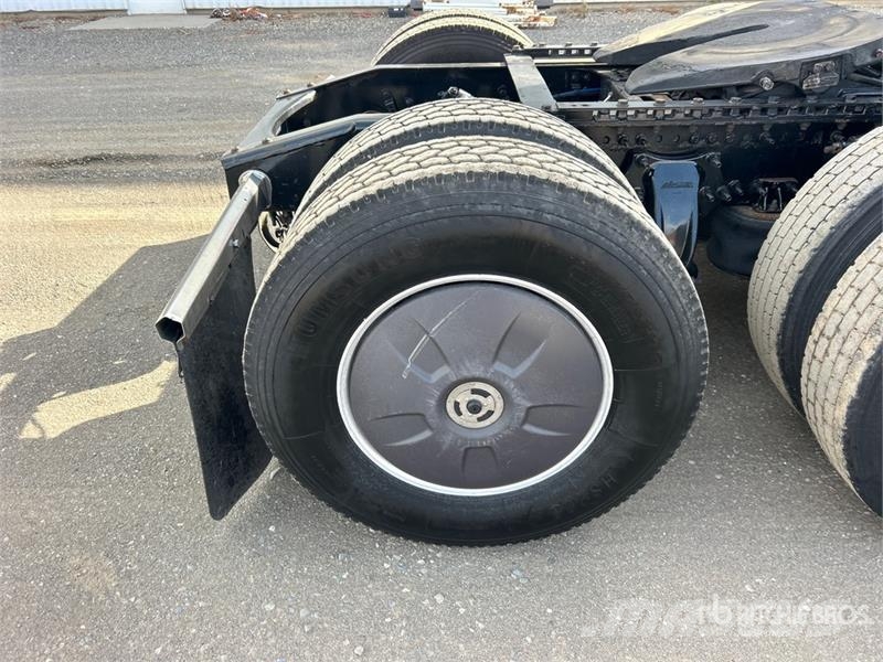 Freightliner Cascadia 126 6x4 T/A Sleeper Truck Tractor Влекачи