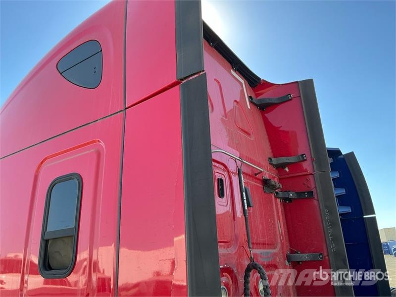 Freightliner Cascadia 6x4 T/A Sleeper Truck Tractor Tracteur routier