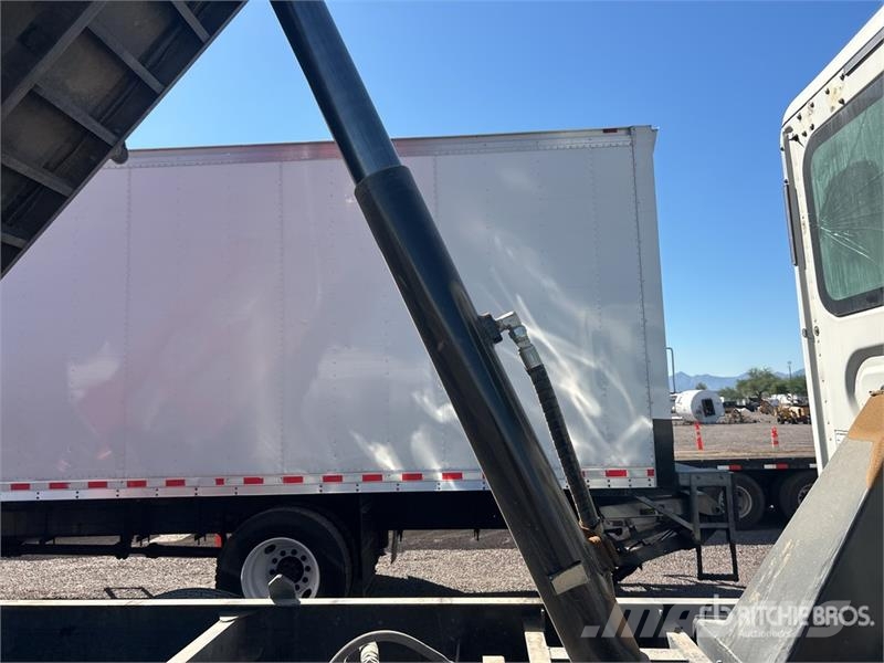 Freightliner Cascadia 125 6x4 T/A Dump Truck Camion benne
