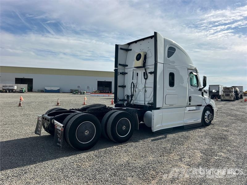 Freightliner Cascadia 126 6x4 T/A Sleeper Truck Tractor Влекачи