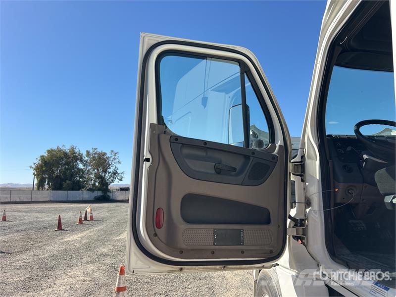 Freightliner Cascadia 125 6x4 T/A Sleeper Truck Tractor Motrici e Trattori Stradali