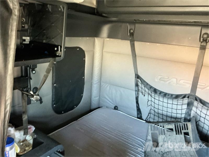Freightliner Cascadia 126 T/A Sleeper Truck Tractor (Inoperable Тягачі