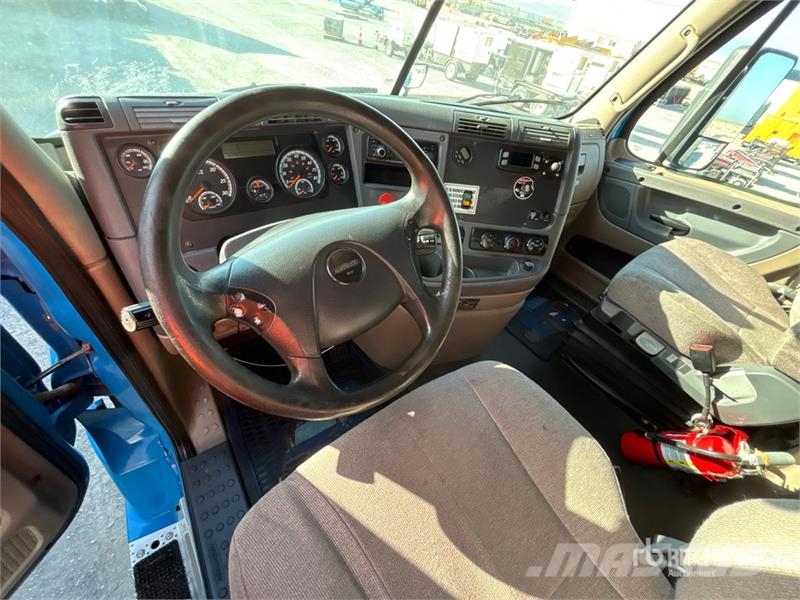Freightliner Cascadia 125 6x4 T/A Sleeper Truck Tractor وحدات الجر