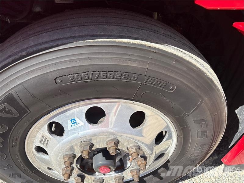 Freightliner Cascadia 126 6x4 T/A Sleeper Truck Tractor وحدات الجر