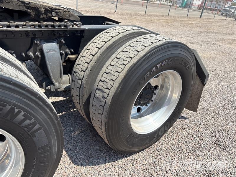 Freightliner Cascadia 125 6x4 T/A Sleeper Truck Tractor وحدات الجر