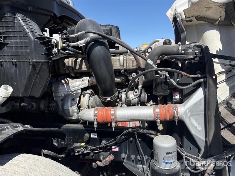 Freightliner Cascadia 126 6x4 T/A Sleeper Truck Tractor Vilcēji