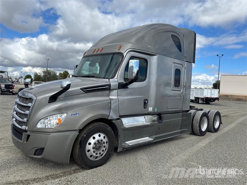 Freightliner Cascadia 126 6x4 T/A Sleeper Truck Tractor Sattelzugmaschinen