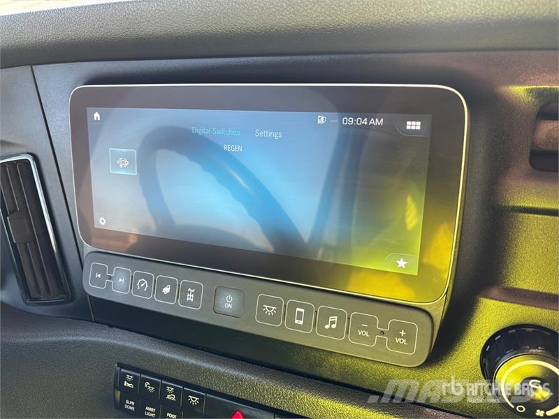 Freightliner Cascadia 126 6x4 T/A Sleeper Truck Tractor وحدات الجر
