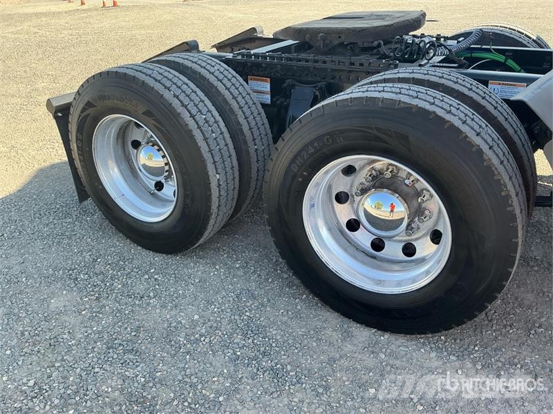 Freightliner Cascadia 126 6x4 T/A Sleeper Truck Tractor 트랙터 유닛