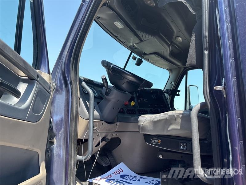 Freightliner Cascadia 125 6x4 T/A Sleeper Truck Tractor وحدات الجر