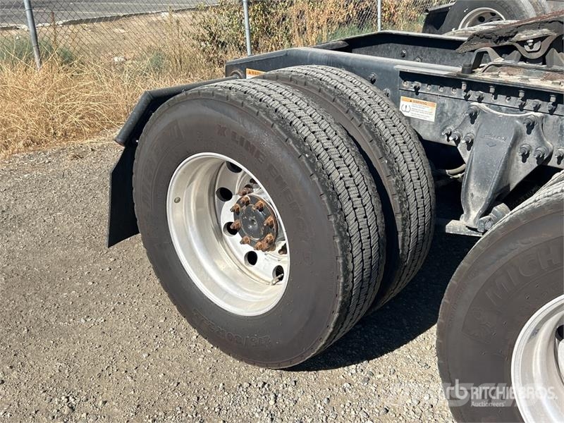 Freightliner Cascadia 126 6x4 T/A Sleeper Truck Tractor Sattelzugmaschinen