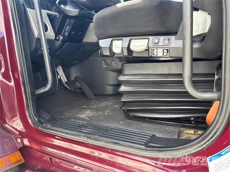 Freightliner Cascadia 126 6x4 T/A Sleeper Truck Tractor Tractores (camiões)