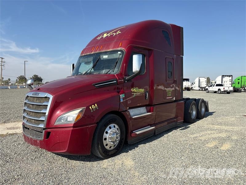 Freightliner Cascadia 126 6x4 T/A Sleeper Truck Tractor Vilcēji
