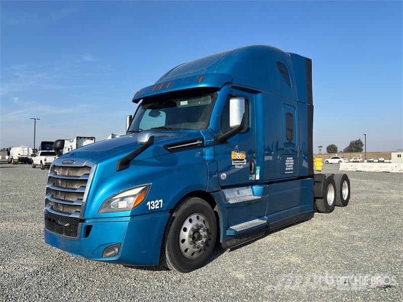 Freightliner Cascadia 126 6x4 T/A Sleeper Truck Tractor Тягачі