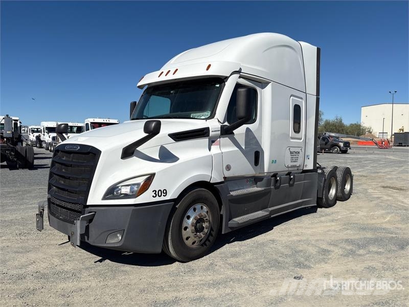 Freightliner Cascadia 126 6x4 T/A Sleeper Truck Tractor Tahače