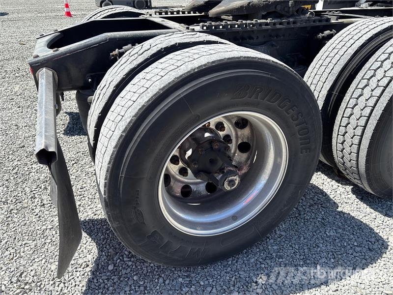 Freightliner Cascadia 126 6x4 T/A Sleeper Truck Tractor Motrici e Trattori Stradali