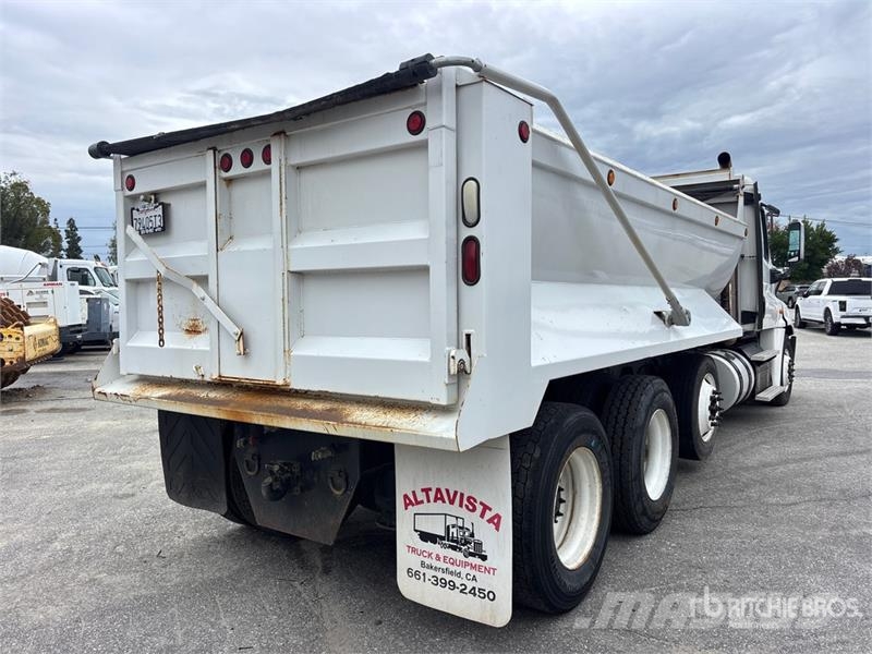 Freightliner Cascadia 125 8x4 Tri/A Dump Truck Самоскиди