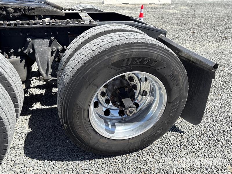 Freightliner Cascadia 126 6x4 T/A Sleeper Truck Tractor Motrici e Trattori Stradali