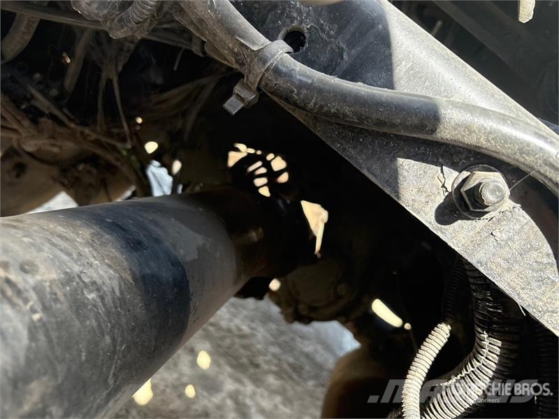 Freightliner Cascadia 125 6x4 Roll-Off Truck (Inoperable) شاحنات لوادر