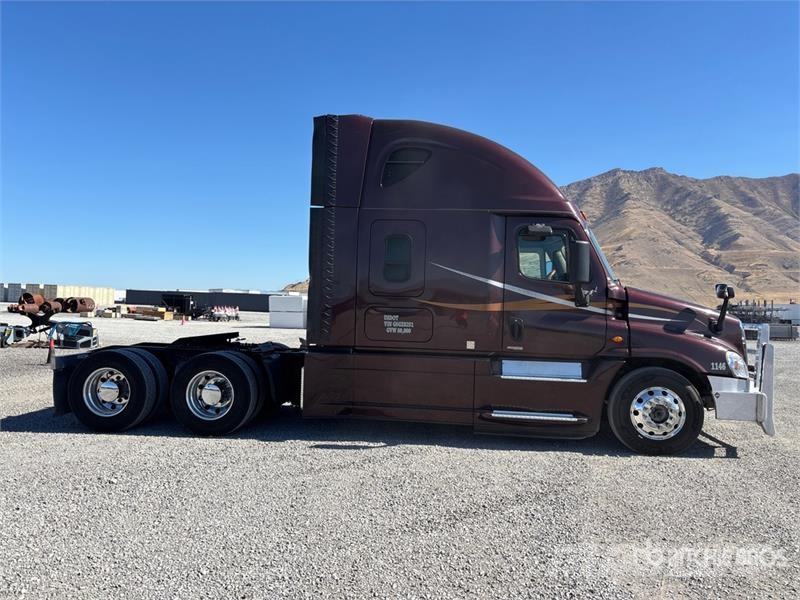 Freightliner Cascadia 125 6x4 T/A Sleeper Truck Tractor Tractor Units