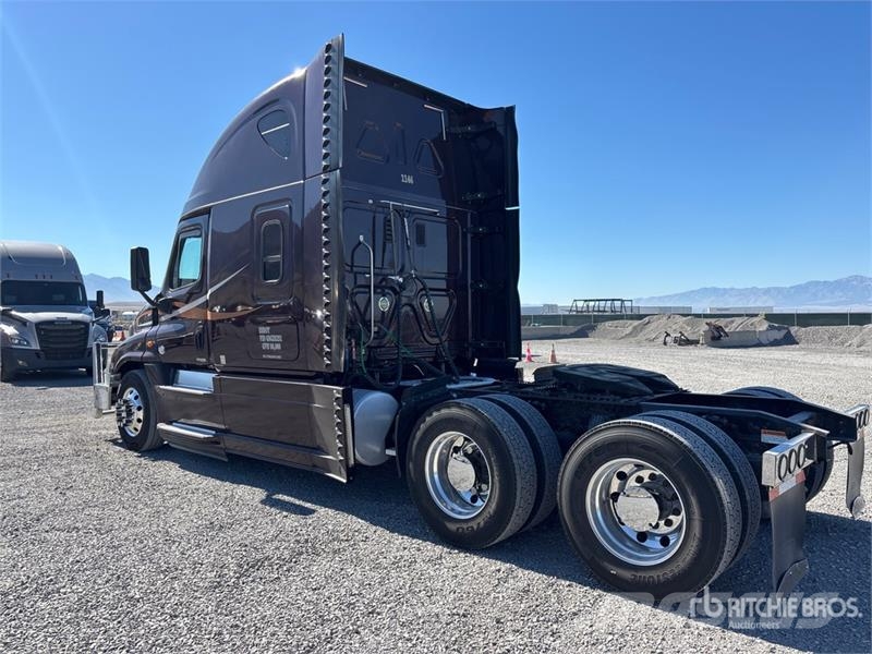 Freightliner Cascadia 125 6x4 T/A Sleeper Truck Tractor Tractor Units