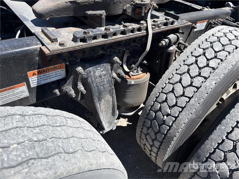Freightliner Cascadia 126 6x4 T/A Sleeper Truck Tractor Sattelzugmaschinen
