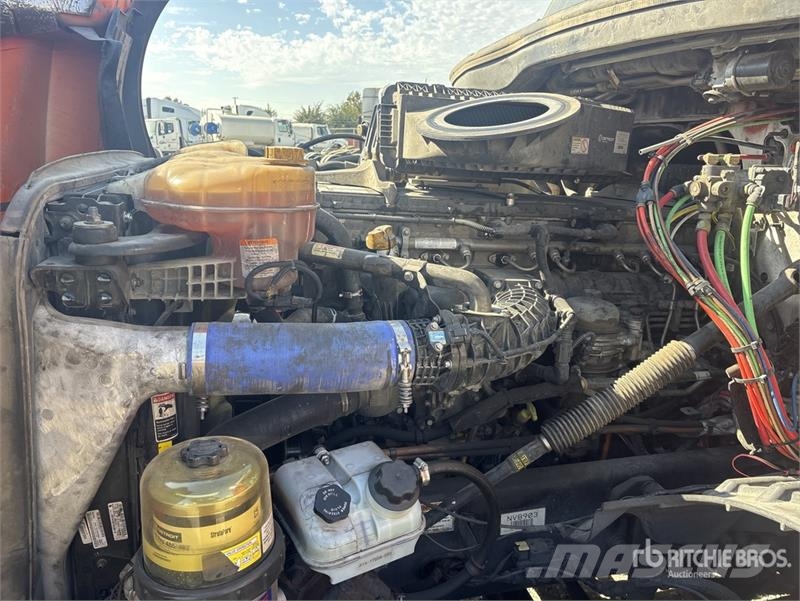 Freightliner Cascadia 126 6x4 T/A Sleeper Truck Tractor وحدات الجر
