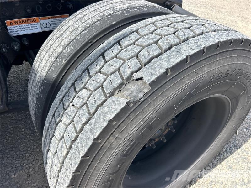 Freightliner Cascadia 126 6x4 T/A Sleeper Truck Tractor Prime Movers