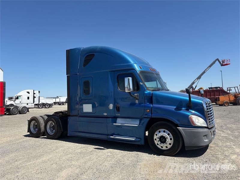 Freightliner Cascadia 125 6x4 T/A Sleeper Truck Tractor Cabezas tractoras