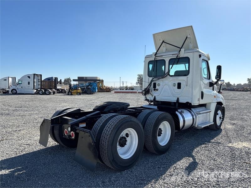 Freightliner Cascadia 125 Vilcēji