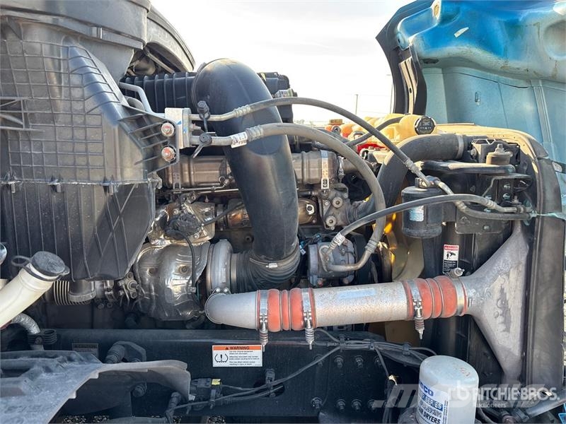 Freightliner Cascadia 126 6x4 T/A Sleeper Truck Tractor Тягачі