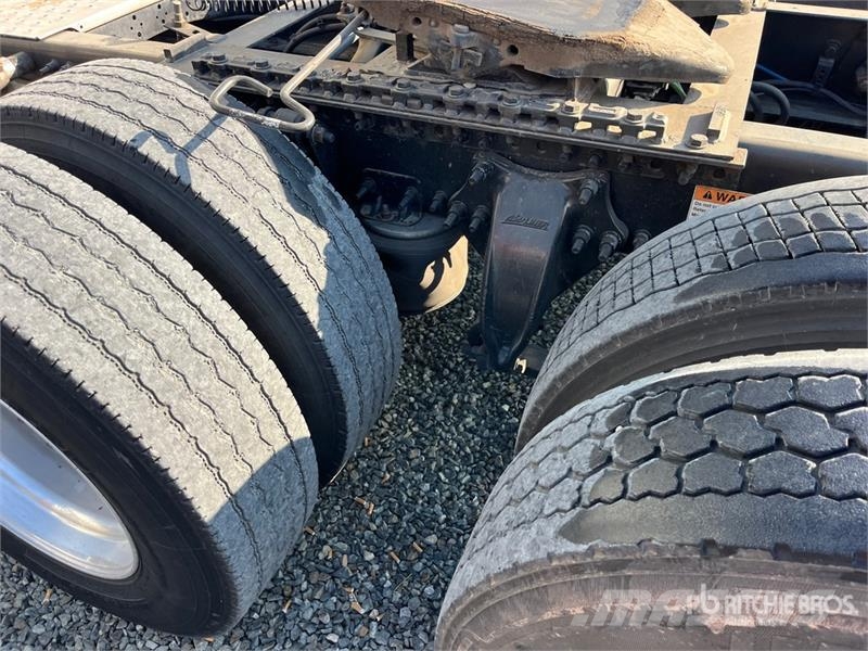 Freightliner Cascadia 125 6x4 T/A Sleeper Truck Tractor Тягачі