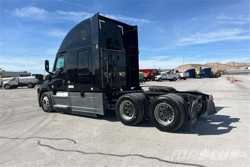 Freightliner Cascadia 126 6x4 T/A Sleeper Truck Tractor Sattelzugmaschinen