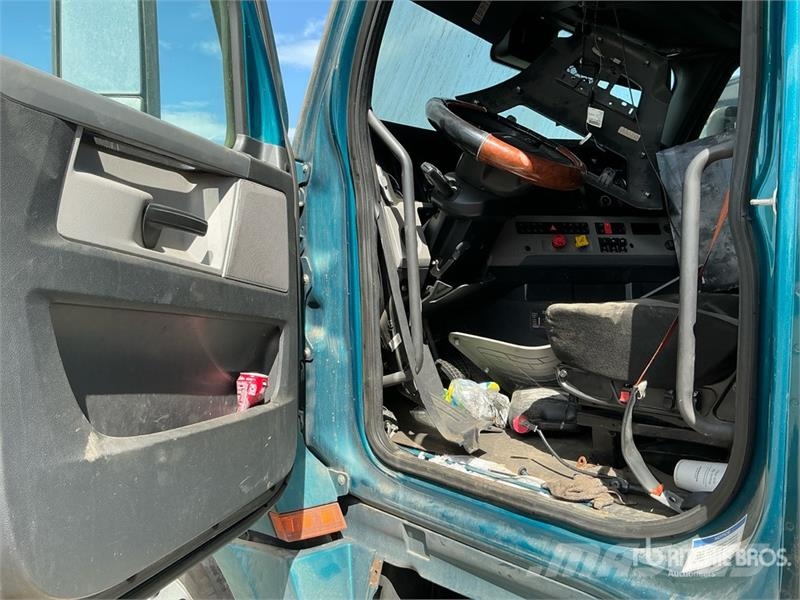 Freightliner Cascadia 126 6x4 T/A Sleeper Truck Tractor Nyergesvontatók