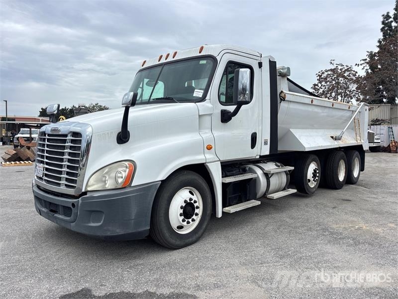 Freightliner Cascadia 125 8x4 Tri/A Dump Truck Самоскиди