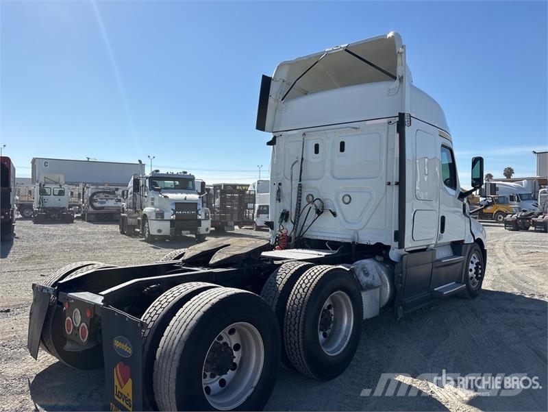Freightliner Cascadia 126 6x4 T/A Sleeper Truck Tractor Motrici e Trattori Stradali