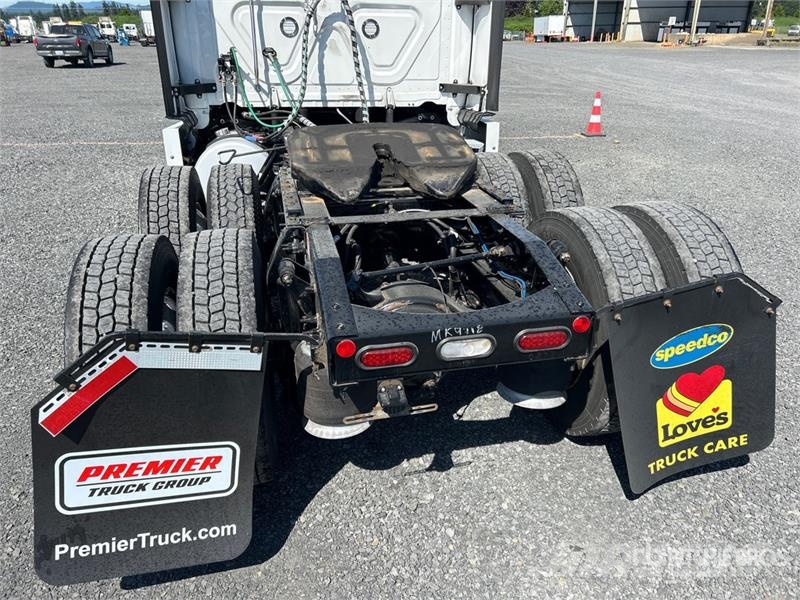 Freightliner Cascadia 126 6x4 T/A Sleeper Truck Tractor Sadulveokid