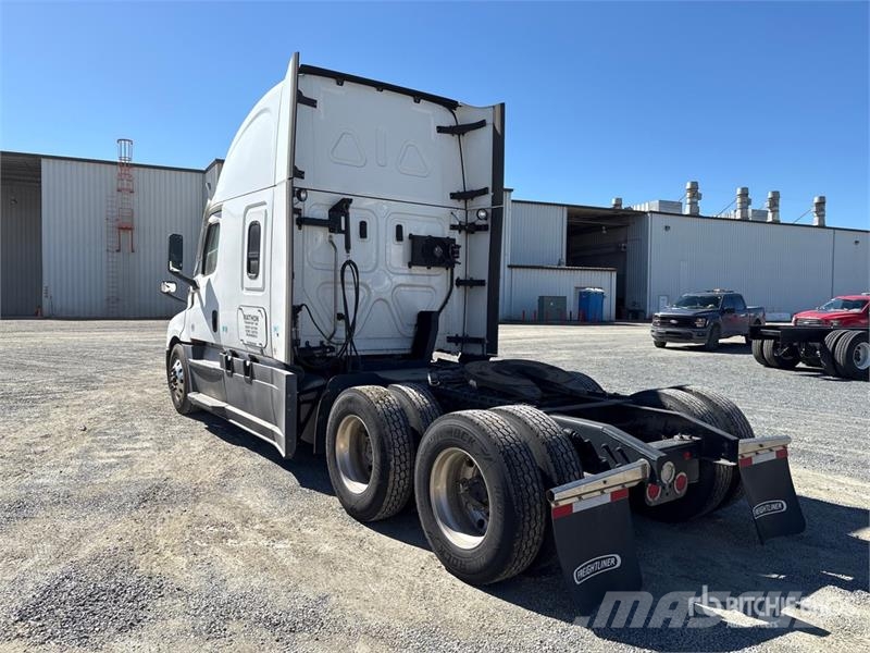Freightliner Cascadia 126 6x4 T/A Sleeper Truck Tractor Tahače